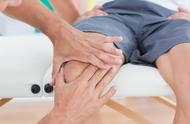 左膝盖疼痛是什么原因怎么治疗（左膝盖打弯疼痛怎么治疗）