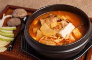 韩式大酱汤配上清爽的凉拌小菜（韩国排骨大酱汤的正宗做法）