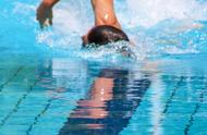 自由泳的呼吸技巧与方法（自由泳呼吸时机技巧）