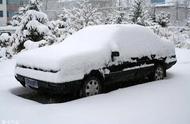 汽车上面的积雪可以用拖布清理么（车上的积雪有必要清除吗）