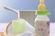 奶瓶喂奶正确姿势一周岁（正确奶瓶喂奶的方法和技巧）