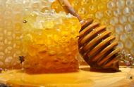 牙膏蜂蜜白糖做面膜的功效（蜂蜜白糖和牙膏做面膜有什么用）