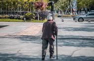 老年人走路腿无力发软是什么原因（老年人腿发软走路没劲是怎么回事）