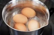 鸡蛋冷水下锅煮几分钟（冷水煮鸡蛋10分钟）